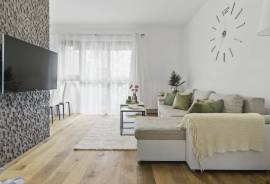 Excellent 2 Bed Apartment For Sale in Warsaw