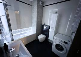 Excellent 2 Bed Apartment For Sale in Warsaw
