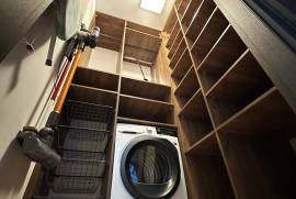 Excellent 2 Bed Apartment For Sale in Warsaw