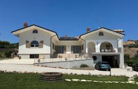 Luxury 5 Bed Villa for Sale In Tortoreto