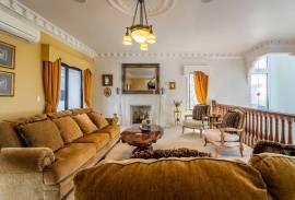 Luxury Château Te Kamo For Sale in Ngararatunua New