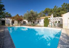 Modern 5-Bedroom Villa with Heated Pool and AL Licence in Vale da Telha Modern 5-Bedroom Villa with Heated Pool and AL Licence in Vale da Telha