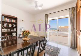 3 Bedroom Top Floor Apartment with Panoramic Ocean Views