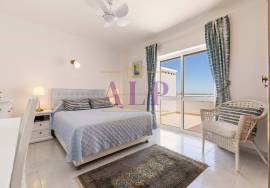 3 Bedroom Top Floor Apartment with Panoramic Ocean Views