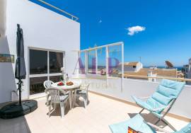 3 Bedroom Top Floor Apartment with Panoramic Ocean Views