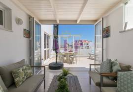 3 Bedroom Top Floor Apartment with Panoramic Ocean Views