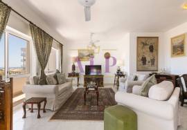 3 Bedroom Top Floor Apartment with Panoramic Ocean Views