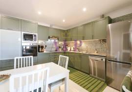 3 Bedroom Top Floor Apartment with Panoramic Ocean Views