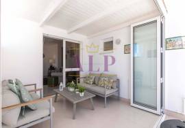 3 Bedroom Top Floor Apartment with Panoramic Ocean Views