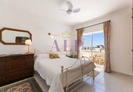 3 Bedroom Top Floor Apartment with Panoramic Ocean Views