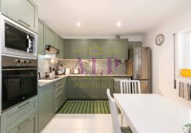 3 Bedroom Top Floor Apartment with Panoramic Ocean Views