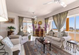 3 Bedroom Top Floor Apartment with Panoramic Ocean Views