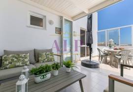 3 Bedroom Top Floor Apartment with Panoramic Ocean Views