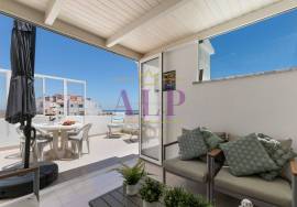 3 Bedroom Top Floor Apartment with Panoramic Ocean Views