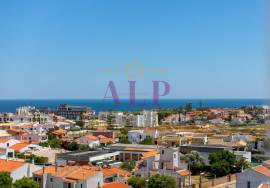 3 Bedroom Top Floor Apartment with Panoramic Ocean Views