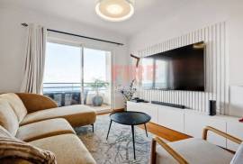 2 Bedroom Apartment with Panoramic Sea View in Caniço de Baixo
