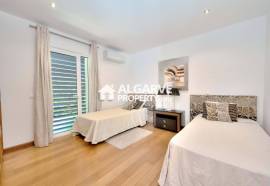 Exclusive 5-Bedroom Villa on the  Golf Course in Vilamoura