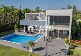 Exclusive 5-Bedroom Villa on the  Golf Course in Vilamoura