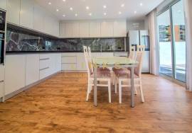4-bedroom villa with pool, garden, and sea view — Machico, Madeira