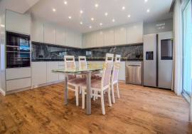 4-bedroom villa with pool, garden, and sea view — Machico, Madeira