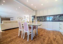 4-bedroom villa with pool, garden, and sea view — Machico, Madeira