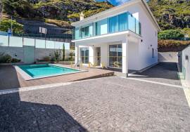 4-bedroom villa with pool, garden, and sea view — Machico, Madeira