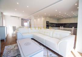 4-bedroom villa with pool, garden, and sea view — Machico, Madeira