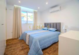 4-bedroom villa with pool, garden, and sea view — Machico, Madeira