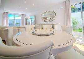 4-bedroom villa with pool, garden, and sea view — Machico, Madeira