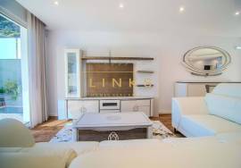 4-bedroom villa with pool, garden, and sea view — Machico, Madeira