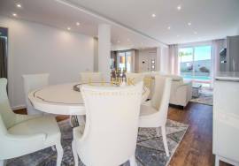 4-bedroom villa with pool, garden, and sea view — Machico, Madeira