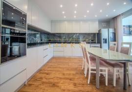 4-bedroom villa with pool, garden, and sea view — Machico, Madeira