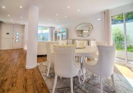 4-bedroom villa with pool, garden, and sea view — Machico, Madeira