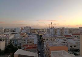 4 bedroom apartment with private parking for annual rental