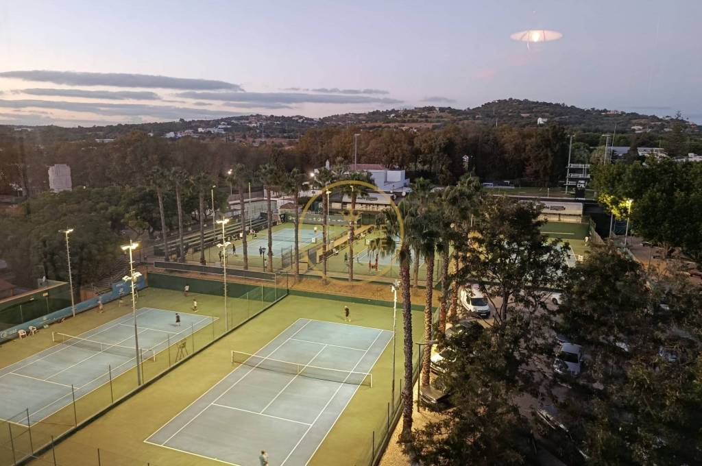 4 bedroom apartment with private parking for annual rental