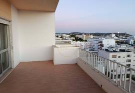 4 bedroom apartment with private parking for annual rental