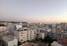 4 bedroom apartment with private parking for annual rental