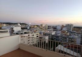 4 bedroom apartment with private parking for annual rental
