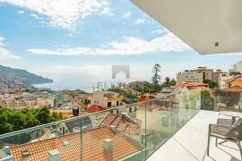 2 BEDROOM APARTMENT WITH SEA VIEW IN FUNCHAL