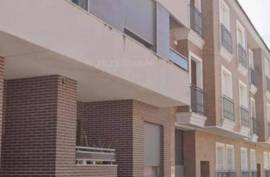 Bright three-bedroom apartment with garage and storage room, ready to move into.