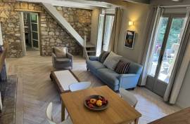 Charming Stone Farmhouse With 105 M2 Of Living Space On 19209 M2 Of Scrubland And Holm Oak Trees On A Hillside.