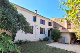 Elegant Winegrower's House With 370 M2 Of Living Space On 1548 M2 Of Land With Swimming Pool And Views.