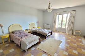 Elegant Winegrower's House With 370 M2 Of Living Space On 1548 M2 Of Land With Swimming Pool And Views.