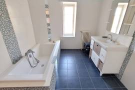 Elegant Winegrower's House With 370 M2 Of Living Space On 1548 M2 Of Land With Swimming Pool And Views.