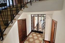 Elegant Winegrower's House With 370 M2 Of Living Space On 1548 M2 Of Land With Swimming Pool And Views.