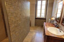 Elegant Winegrower's House With 370 M2 Of Living Space On 1548 M2 Of Land With Swimming Pool And Views.