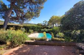 Elegant Winegrower's House With 370 M2 Of Living Space On 1548 M2 Of Land With Swimming Pool And Views.