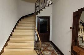 Elegant Winegrower's House With 370 M2 Of Living Space On 1548 M2 Of Land With Swimming Pool And Views.