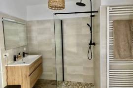 Character Stone Village House, Entirely Renovated, With 200 M2 Of Living Space Offering 4 Bedrooms, A Sunny Terrace And A Large Garage With Spa. A Must See