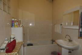 Town House in Good Order with Small Garden